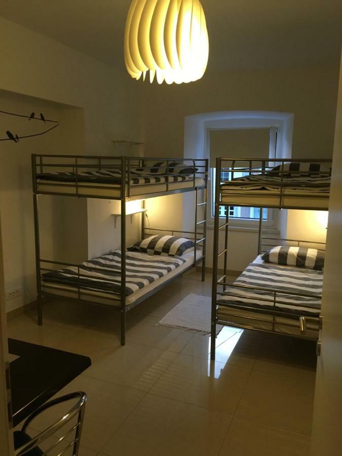 Eagle'S Nest Hostel Postojna Eksteriør bilde